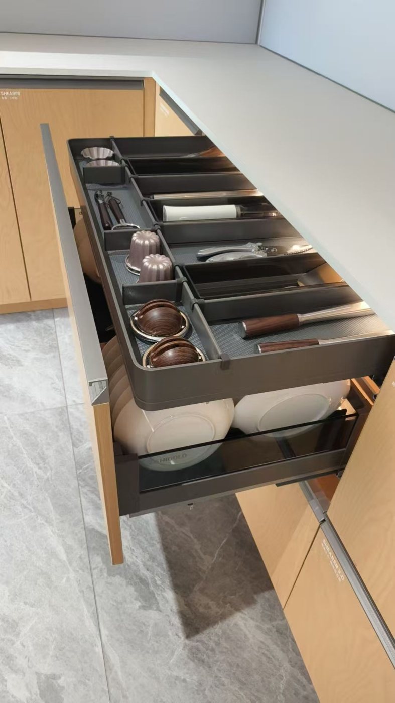 Two-tier cutlery drawer