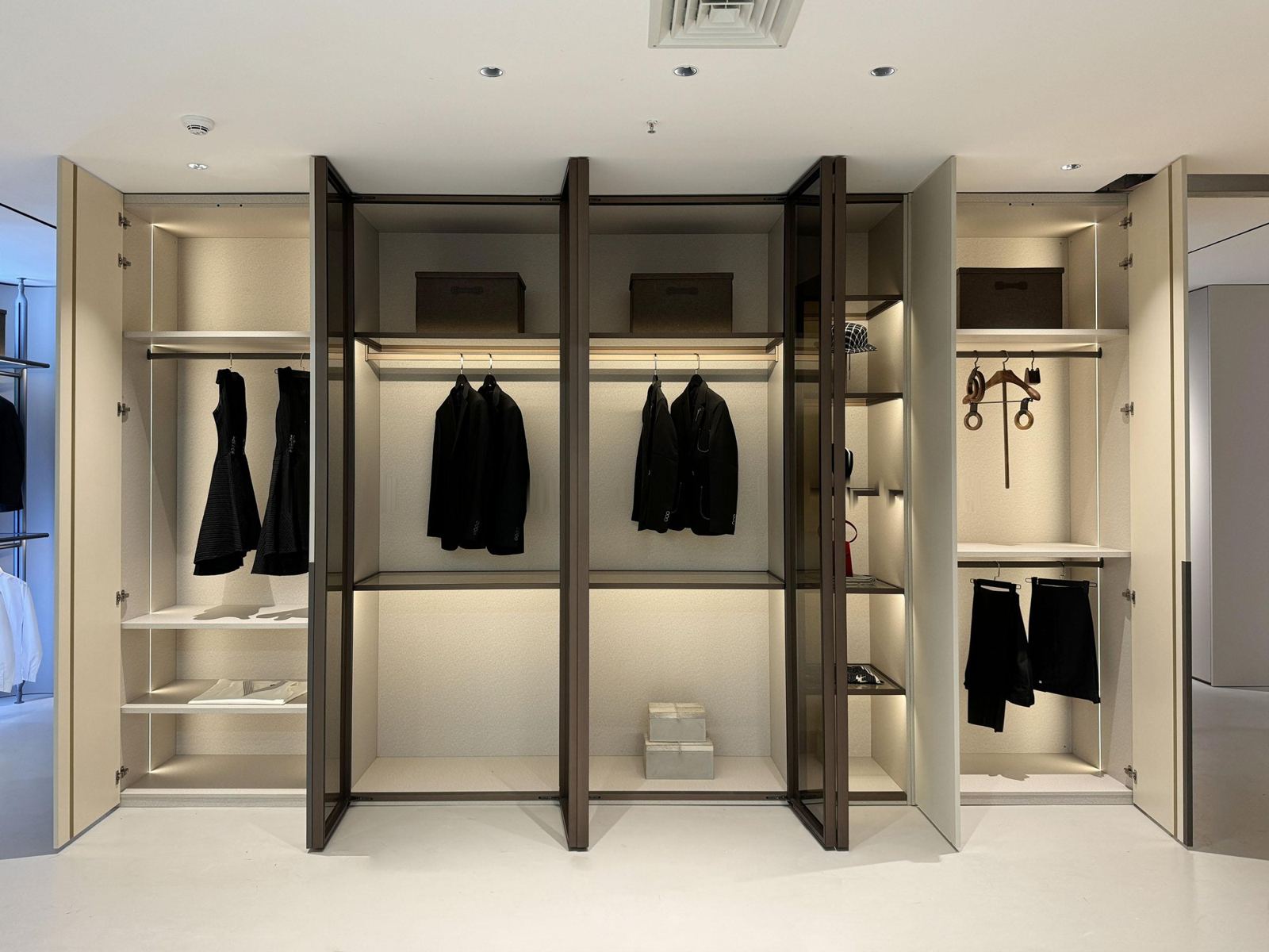 Wardrobe system in the partner showroom